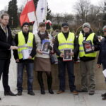 19.03.2016 Kielce. Ruch Obywatelski Kukiz15 zachęca do kupowania polskich produktów i zbiera podpisy pod wnioskiem "Stop uchodźcom". / Jarosław Kubalski / Radio Kielce