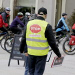 19.03.2016 Kielce. Ruch Obywatelski Kukiz15 zachęca do kupowania polskich produktów i zbiera podpisy pod wnioskiem "Stop uchodźcom". / Jarosław Kubalski / Radio Kielce