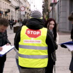 19.03.2016 Kielce. Ruch Obywatelski Kukiz15 zachęca do kupowania polskich produktów i zbiera podpisy pod wnioskiem "Stop uchodźcom". / Jarosław Kubalski / Radio Kielce