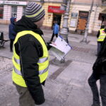 19.03.2016 Kielce. Ruch Obywatelski Kukiz15 zachęca do kupowania polskich produktów i zbiera podpisy pod wnioskiem "Stop uchodźcom". / Jarosław Kubalski / Radio Kielce