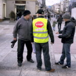 19.03.2016 Kielce. Ruch Obywatelski Kukiz15 zachęca do kupowania polskich produktów i zbiera podpisy pod wnioskiem "Stop uchodźcom". / Jarosław Kubalski / Radio Kielce