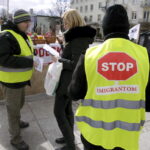 19.03.2016 Kielce. Ruch Obywatelski Kukiz15 zachęca do kupowania polskich produktów i zbiera podpisy pod wnioskiem "Stop uchodźcom". / Jarosław Kubalski / Radio Kielce