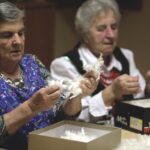 19.03.2016 Osiny. Centrum Twórczości Ludowej. Darcie pierza. / Jarosław Kubalski / Radio Kielce