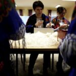 19.03.2016 Osiny. Centrum Twórczości Ludowej. Darcie pierza. / Jarosław Kubalski / Radio Kielce