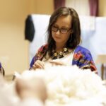 19.03.2016 Osiny. Centrum Twórczości Ludowej. Darcie pierza. / Jarosław Kubalski / Radio Kielce