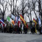 20.03.2016 Kielce. Procesja młodzieży z palmami i flagami państw przeszła z kościoła akademickiego do katedry upamiętniając ustanowienie przez Jana Pawła II Światowych Dni Młodzieży. / Jarosław Kubalski / Radio Kielce