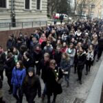 20.03.2016 Kielce. Procesja młodzieży z palmami i flagami państw przeszła z kościoła akademickiego do katedry upamiętniając ustanowienie przez Jana Pawła II Światowych Dni Młodzieży. / Jarosław Kubalski / Radio Kielce