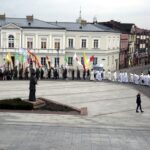 20.03.2016 Kielce. Procesja młodzieży z palmami i flagami państw przeszła z kościoła akademickiego do katedry upamiętniając ustanowienie przez Jana Pawła II Światowych Dni Młodzieży. / Jarosław Kubalski / Radio Kielce