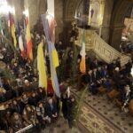 20.03.2016 Kielce. Procesja młodzieży z palmami i flagami państw przeszła z kościoła akademickiego do katedry upamiętniając ustanowienie przez Jana Pawła II Światowych Dni Młodzieży. / Jarosław Kubalski / Radio Kielce