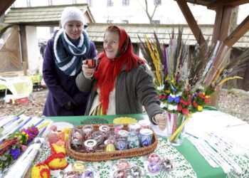20.03.2016 Kielce. Kiermasz Wielkanocny w Dworku Laszczyków. / Jarosław Kubalski / Radio Kielce