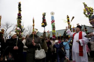 20.03.2016 Skalbmierz. Niedziela Palmowa. Palmy Wielkanocne. / Jarosław Kubalski / Radio Kielce