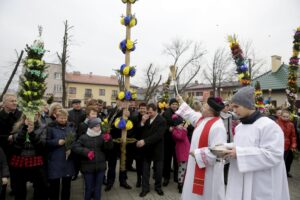 20.03.2016 Skalbmierz. Niedziela Palmowa. Palmy Wielkanocne. / Jarosław Kubalski / Radio Kielce