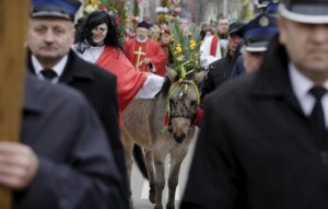 20.03.2016 Skalbmierz. Niedziela Palmowa. Palmy Wielkanocne. / Jarosław Kubalski / Radio Kielce