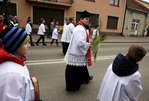 20.03.2016 Skalbmierz. Niedziela Palmowa. Palmy Wielkanocne. / Jarosław Kubalski / Radio Kielce