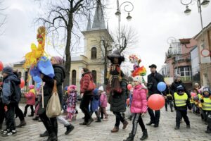 21.03.2016 Kielce. Happening " Obudź w sobie wiosnę". / Jarosław Kubalski / Radio Kielce