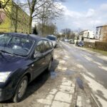 22.03.2016 Kielce. Ulica Szkolna. Parkujące samochody. / Jarosław Kubalski / Radio Kielce