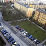 22.03.2016 Kielce. Ulica Szkolna. Parkujące samochody. / Jarosław Kubalski / Radio Kielce