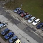 22.03.2016 Kielce. Ulica Szkolna. Parkujące samochody. / Jarosław Kubalski / Radio Kielce