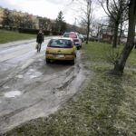 22.03.2016 Kielce. Ulica Szkolna. Parkujące samochody. / Jarosław Kubalski / Radio Kielce