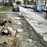 22.03.2016 Kielce. Ulica Szkolna. Parkujące samochody. / Jarosław Kubalski / Radio Kielce