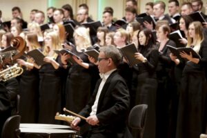 23.03.2016 Kielce. Koncert "Muzyka na Wielkanoc” w Filharmonii Świętokrzyskiej. Dyryguje profesor Janusz Król. / Jarosław Kubalski / Radio Kielce