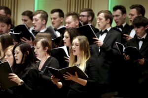 23.03.2016 Kielce. Koncert "Muzyka na Wielkanoc” w Filharmonii Świętokrzyskiej. Dyryguje profesor Janusz Król. / Jarosław Kubalski / Radio Kielce