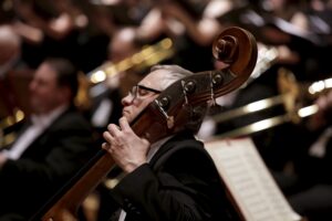 23.03.2016 Kielce. Koncert "Muzyka na Wielkanoc” w Filharmonii Świętokrzyskiej. Dyryguje profesor Janusz Król. / Jarosław Kubalski / Radio Kielce