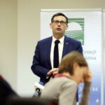 23.03.2016 Kielce. Prezes ARIMR Daniel Obajtek podczas konferencji prasowej. / Jarosław Kubalski / Radio Kielce