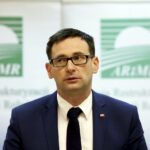 23.03.2016 Kielce. Prezes ARIMR Daniel Obajtek podczas konferencji prasowej. / Jarosław Kubalski / Radio Kielce