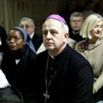 25.03.2016 Kielce. Osadzeni z Aresztu Śledczego w Kielcach wystawili  Misterium Męki Pańskiej. Obecny był biskup Jan Piotrowski / Jarosław Kubalski / Radio Kielce