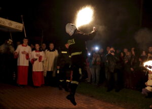 26.03.2016 Koprzywnica. Bziuki. Procesja po mszy rezurekcyjnej. / Jarosław Kubalski / Radio Kielce