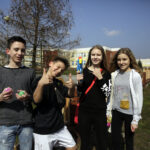 28.03.2016 Kielce. Lany Poniedziałek. śmigus - dyngus. Dzieci na Ślichowicach polewają się pistoletami na wodę. / Jarosław Kubalski / Radio Kielce