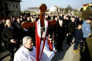 28.03.2016 Suków. Procesja Emaus. / Jarosław Kubalski / Radio Kielce