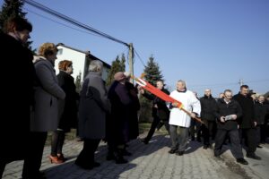 28.03.2016 Suków. Procesja Emaus. / Jarosław Kubalski / Radio Kielce