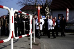 28.03.2016 Suków. Procesja Emaus. / Jarosław Kubalski / Radio Kielce