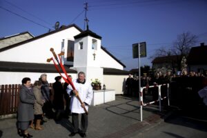 28.03.2016 Suków. Procesja Emaus. / Jarosław Kubalski / Radio Kielce