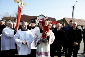 28.03.2016 Suków. Procesja Emaus. / Jarosław Kubalski / Radio Kielce