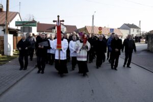 28.03.2016 Suków. Procesja Emaus. / Jarosław Kubalski / Radio Kielce