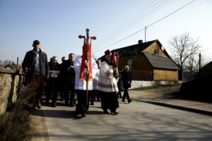 28.03.2016 Suków. Procesja Emaus. / Jarosław Kubalski / Radio Kielce