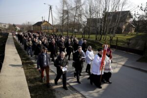 28.03.2016 Suków. Procesja Emaus. / Jarosław Kubalski / Radio Kielce