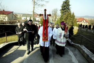 28.03.2016 Suków. Procesja Emaus. / Jarosław Kubalski / Radio Kielce