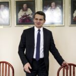 31.03.2016 Kielce. Rektor UJK Jacek Semaniak podczas konferencji prasowej po wyborach na stanowisko rektora. / Jarosław Kubalski / Radio Kielce