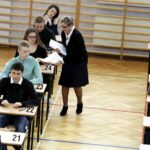 08.03.2016 Kielce. II LO Im. Jana Śniadeckiego W Kielcach. Próbna matura z języka polskiego. / Jarosław Kubalski / Radio Kielce