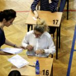 08.03.2016 Kielce. II LO Im. Jana Śniadeckiego W Kielcach. Próbna matura z języka polskiego. / Jarosław Kubalski / Radio Kielce