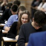 08.03.2016 Kielce. II LO Im. Jana Śniadeckiego W Kielcach. Próbna matura z języka polskiego. / Jarosław Kubalski / Radio Kielce