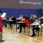 08.03.2016 Kielce. II LO Im. Jana Śniadeckiego W Kielcach. Próbna matura z języka polskiego. / Jarosław Kubalski / Radio Kielce