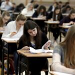 08.03.2016 Kielce. II LO Im. Jana Śniadeckiego W Kielcach. Próbna matura z języka polskiego. / Jarosław Kubalski / Radio Kielce