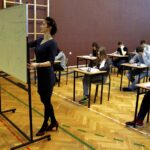 08.03.2016 Kielce. II LO Im. Jana Śniadeckiego W Kielcach. Próbna matura z języka polskiego. / Jarosław Kubalski / Radio Kielce