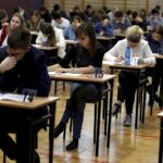 08.03.2016 Kielce. II LO Im. Jana Śniadeckiego W Kielcach. Próbna matura z języka polskiego. / Jarosław Kubalski / Radio Kielce