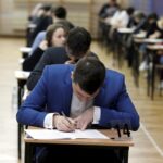 08.03.2016 Kielce. II LO Im. Jana Śniadeckiego W Kielcach. Próbna matura z języka polskiego. / Jarosław Kubalski / Radio Kielce